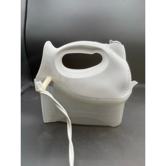 Hamilton Beach 6-Speed Hand Mixer with Snap-On Case M/N 62669 (Used) - Picture 4 of 8